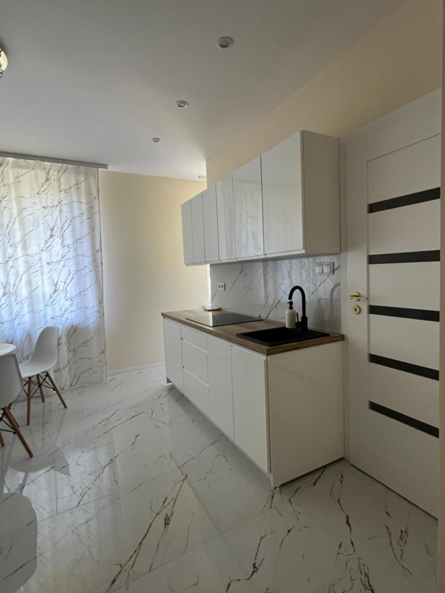 Nowe Luksusowe Apartamenty Manufaktura-Prywatny Na Wylacznosc-Wanna-Zamykany Ogrodzony Parking, Blok,Niskie Pietro-Cisza I Spokoj Lodz  Luaran gambar